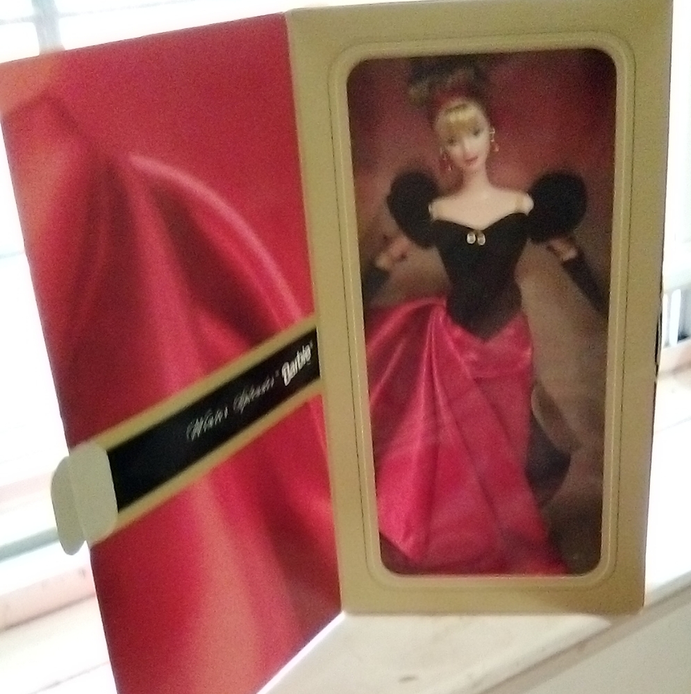Winter Splendor 'BARBIE' doll 1999  NIB